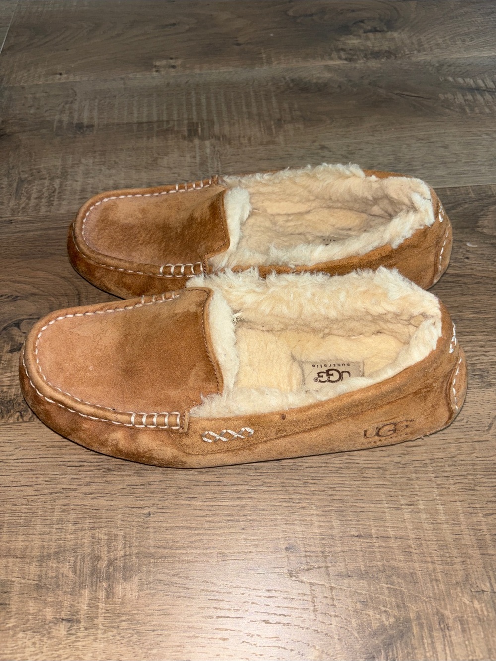 UGG Ansley slippers in chestnut size 9 Moccasin Slippers